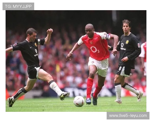 维埃拉：法国足球传奇，回顾他在球场上的辉煌历程