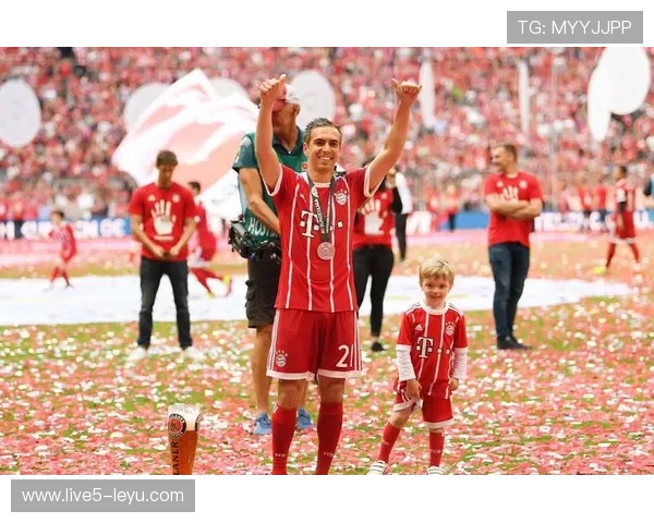 拉姆：德国传奇后卫的足球传奇与辉煌时刻