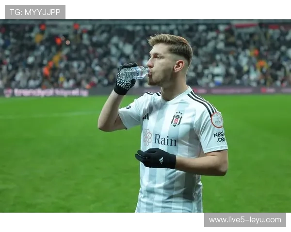 摩纳哥足球俱乐部新赛季目标:冲击欧洲赛场,争夺顶级荣耀 摩纳哥足球俱乐部新赛季目标:冲击欧洲赛场,争夺顶级荣耀